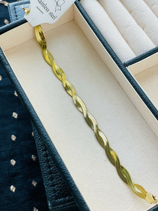 Spiral snakechain bracelet