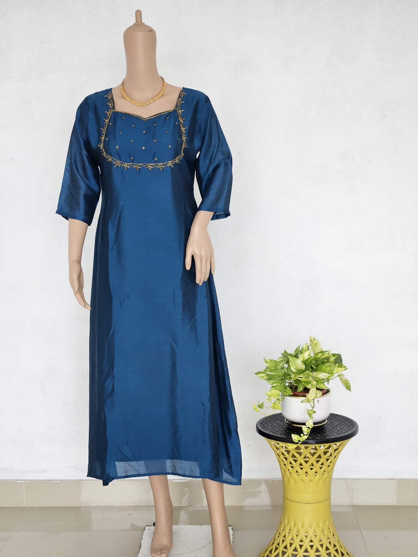 Hand worked designer Kurtis W10