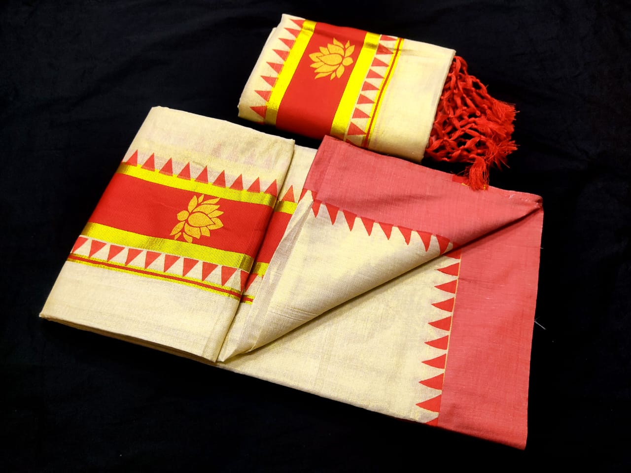 Golden tissue set mundu