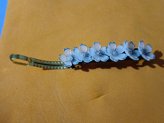 Tiyara flower centre clip