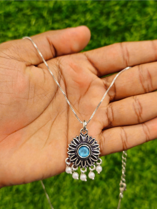 Lahariya Pendant P12