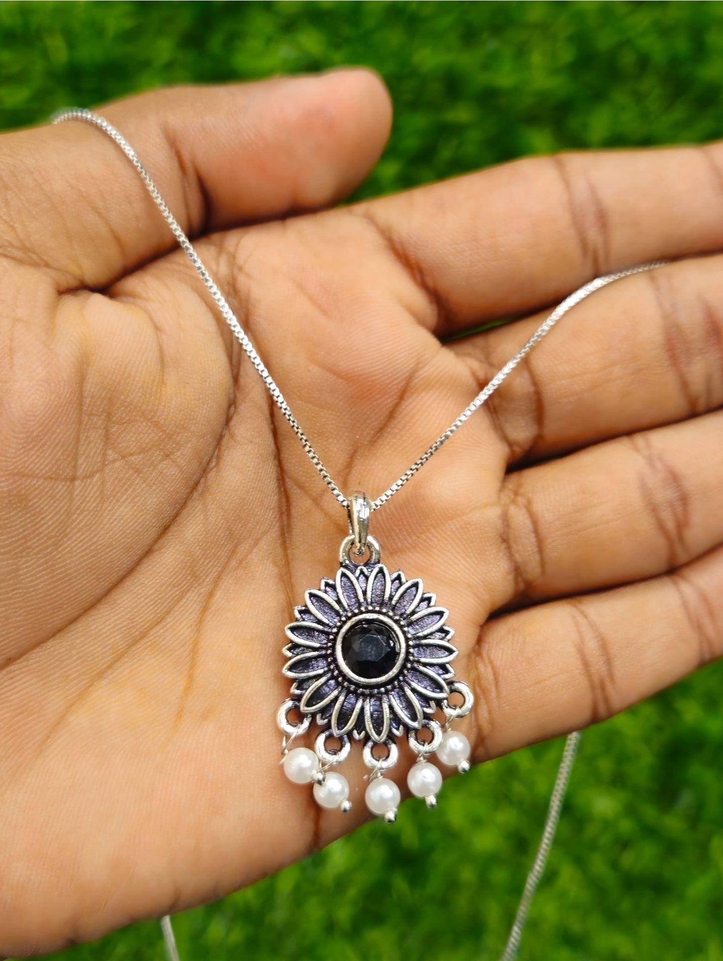 Lahariya Pendant P12