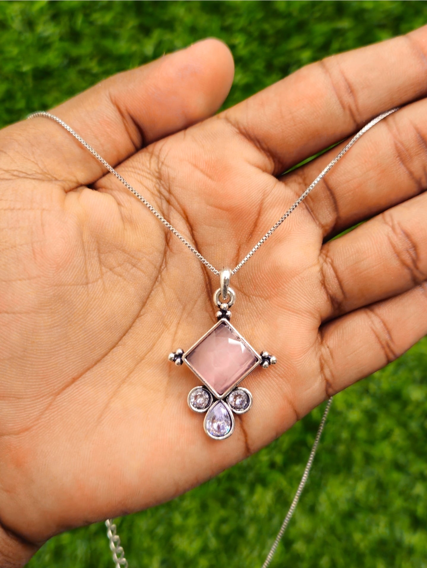 Lahariya Pendant P10