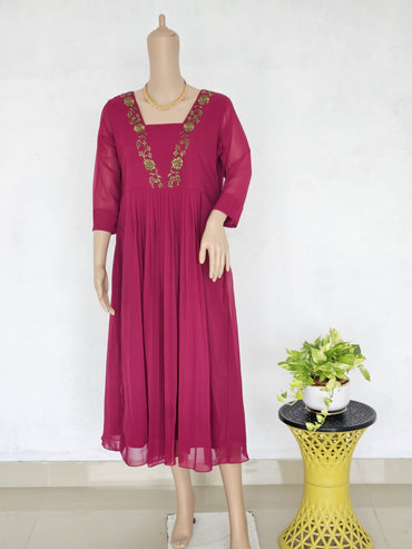 Hand worked designer Kurtis W7