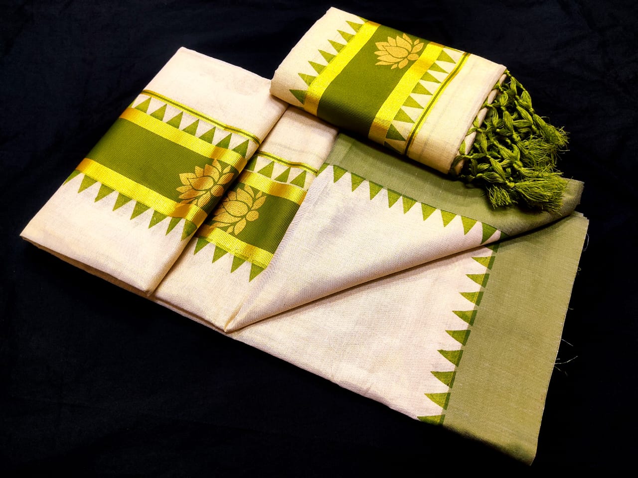 Golden tissue set mundu