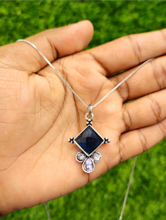 Lahariya Pendant P11