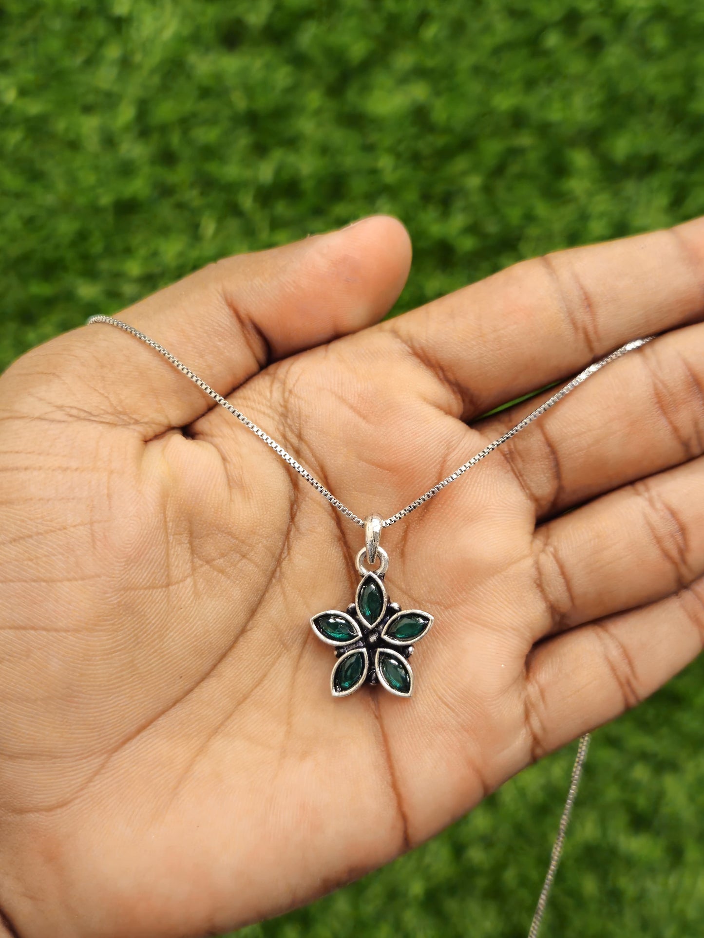 Lahariya Pendant P15