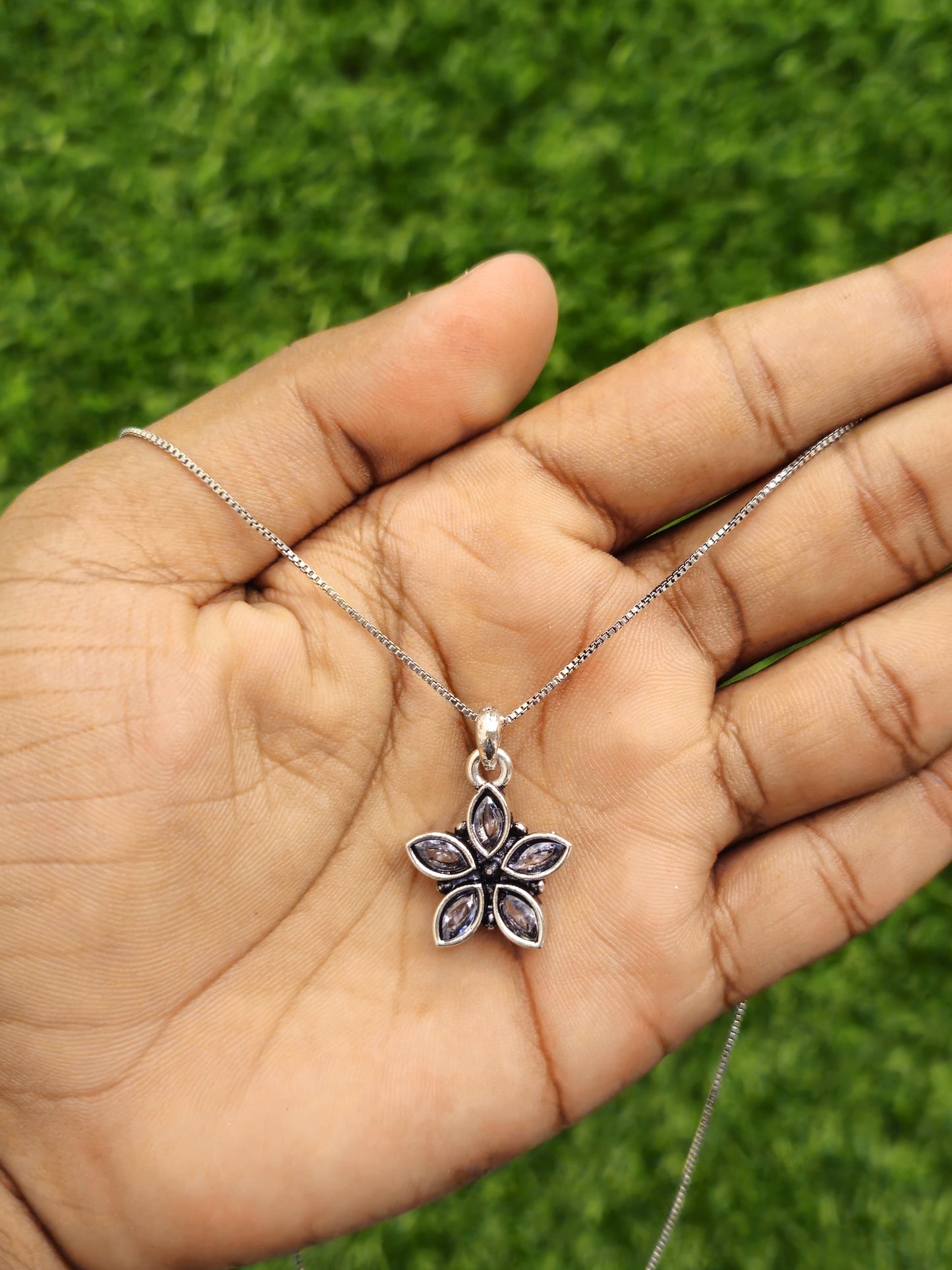 Lahariya Pendant P15