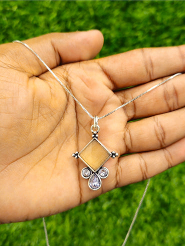 Lahariya Pendant P11